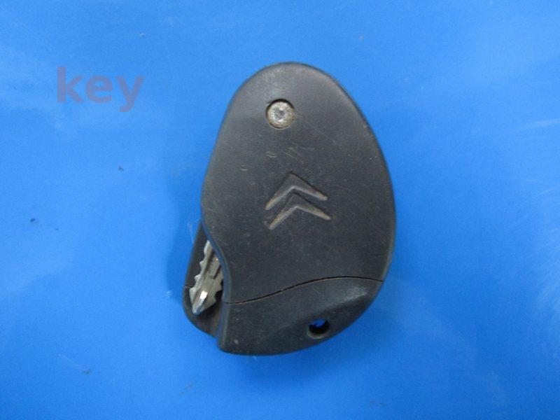Cheie cu telecomanda Citroen buton lateral 48 433 SH